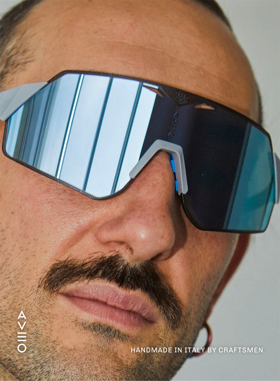 CORNEAGRAY-BLUEMIRRORLENS01_165605.jpeg